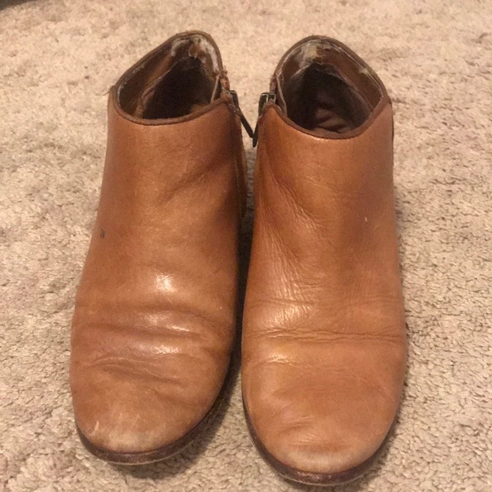 Brown zip up ankleboots